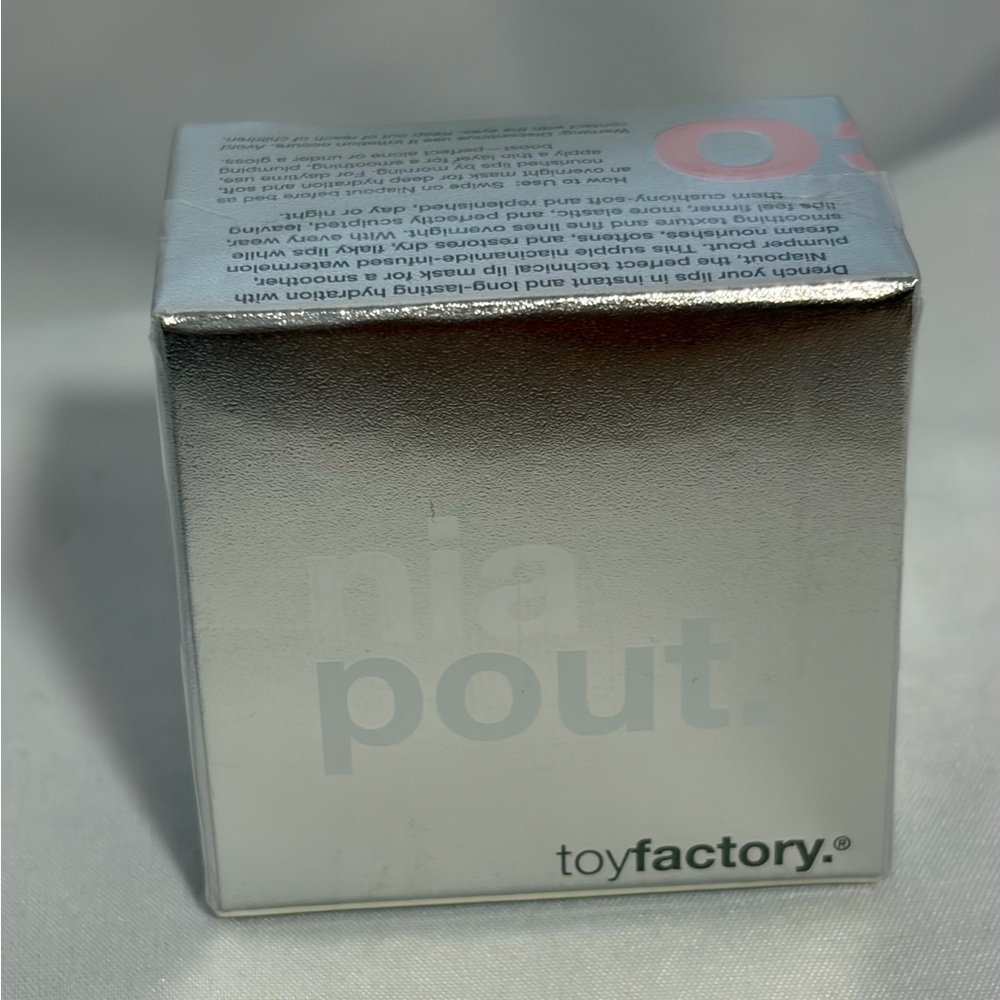 NIB Toy Factory NIAPOUT Serum Lip Mask